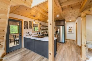Luxe Retreat - June Dates! - Easy drive - XL Swim Spa - Award Winning! - Sevierville - 1