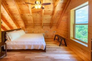 Parker's Creek Log Cabin; amazing views & hot tub - 2
