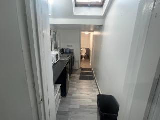 Eash Ham Apartment - 4