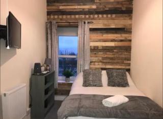 106 Brynmill - Room 10 - Sea views - Sketty - 0