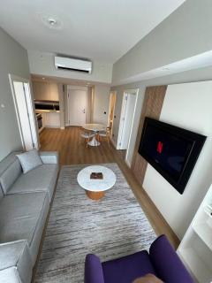 Elegant 2BR 2BA in Top Spot - 1