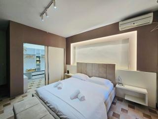 The grand Tirana Suite 10 guests - Tirana - 7