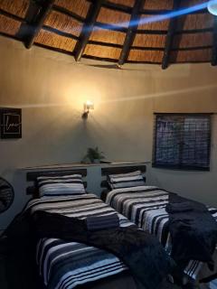 Cozy Single Rondawel - Barberton - 9
