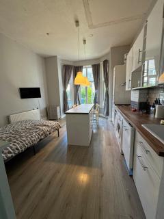 Apartment close to City Centre - 8