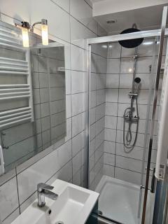 Chambre confort - salle de bain - 5 mins Gare Annemasse - 4