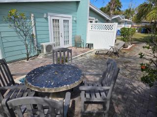 5239 Avenida Navarra in Village - Siesta Key - 0