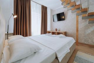 Riscani Cozy Apt with Balcony and Staircase - 4