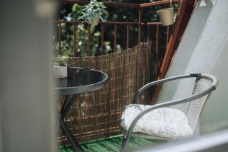 Riscani Cozy Apt with Balcony and Staircase - 8