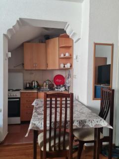 Cozy Studio Apartment with Free Parking, 10 Min Walk to Lake Ohrid - 4