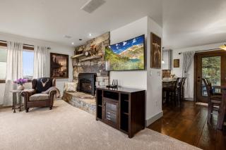 Coyote Bluff Estate - Somers - 2