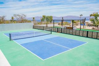 New 5BR-6BTH Lap Pool, Pickleball, Jacuzzi Sauna ,Cold Plunge, Gym, Bocce - 4