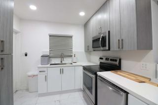Rustic Modern Retreat - 4BR Open Concept - 7