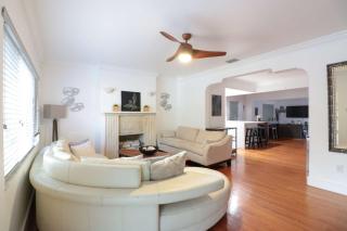 Rustic Modern Retreat - 4BR Open Concept - 1