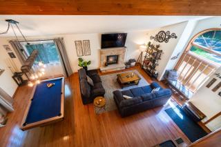 Serenity Falls - Stylish 4Bdr Mountain Retreat, Hot Tub, Pool - East Stroudsburg - 2