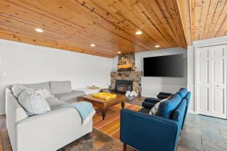 Lakeside Views - Hot Tub - Pet-Friendly - Oxbow - 0