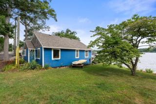 Cozy Pet-Friendly Condo l Pool l Dock l Walk to Parks - 4