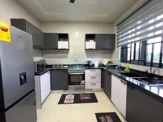Cozy Lodgings and Vacation Homes in Accra - 3