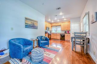 Bandera Bungalow - River, Downtown, Peaceful fenced corner lot! King bed! - 2