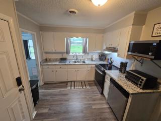 Charming 3BR with Interstate Access - 2
