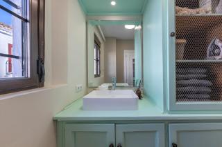 Charming House 2BR with Patio, Pool and Parking - 6