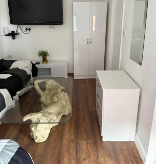 Stylish and Modern Space - Shenley Brook End - 1