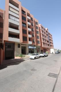 Modern top floor apartment with balcony! - 5