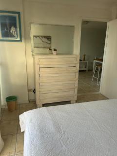 Great location 2 Bedroom Unit - 3