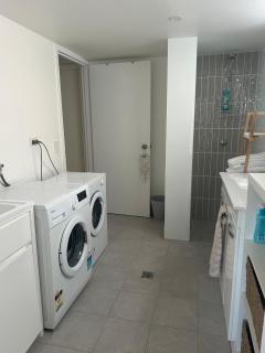 Great location 2 Bedroom Unit - Gold Coast - 2