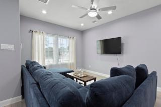 Cozy3BR 2BA Nr Downtown and Desires - 0