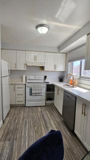 Beautifully furnished 3 bedroom house located close to all attractions - 1