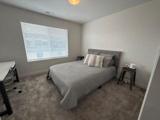 Great Location Sleeps 8 with 5 Beds and 3 Baths - 9