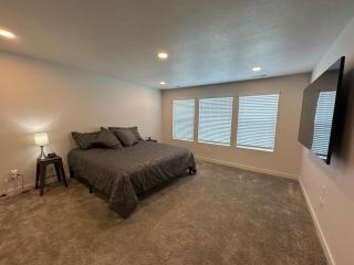 Great Location Sleeps 8 with 5 Beds and 3 Baths - South Jordan - 7