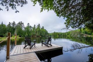 Cottage Le Petit Renard Waterfront & Jacuzzi - 0