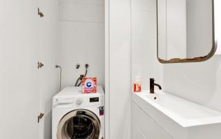 Prime CBD Location - Modern Melbourne Apartment with Enclosed Balcony Free Tram Access - 6