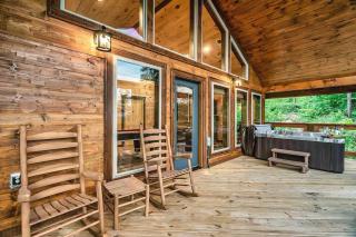 Smoky Ridge - Stunning Mountain Views, Hot Tub, Fire Pit, Gigabit Internet, Exceptional Cabin - 4