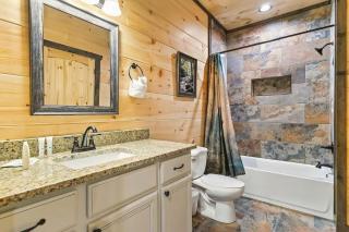Smoky Ridge - Stunning Mountain Views, Hot Tub, Fire Pit, Gigabit Internet, Exceptional Cabin - Pigeon Forge - 3