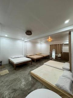 Dee Siargaonon Family Room - 7