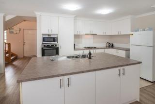 Marina Beach House- WIFI, AC in living rooms and upstairs - 7