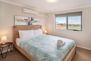 Marina Beach House- WIFI, AC in living rooms and upstairs - 2