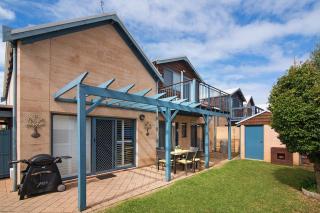 Tresco, Town central-beach end - 3