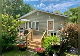 4 Season Cabin - screened in hot tub - 6