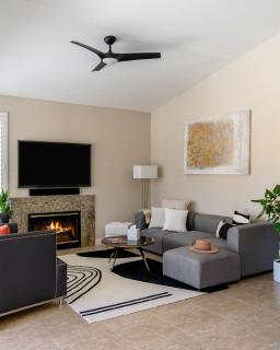 Palm Springs Villa Sunset Oasis Waterfront Golf Course Mountain Views EV Charger Private Pool Spa - 8