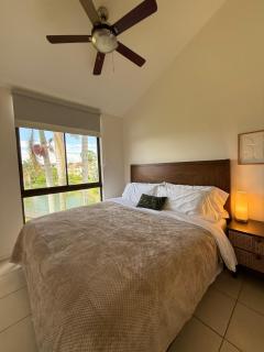 CR MARIPOSA RENTALS Brand New lake view Penthouse with office space - 5