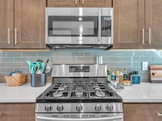 15 Min to Downtown with Backyard & Parking - Austin - 6
