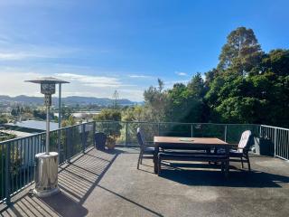Pohutukawa Escape - 0