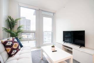 Bright Condo with AC and Parking near Science World for 4 Guests - Vancouver - 8