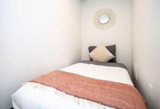 Bright Condo with AC and Parking near Science World for 4 Guests - Vancouver - 5