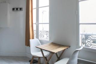 Nice studio in the 8eme - 6