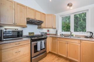 The Aida, Luxury Lakefront Retreat - Serene a Chic - 3