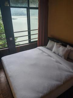 Cliff lake hotel cafe and bar - 2